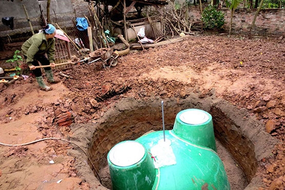 Xuống kiểm tra bể biogas, 2 người ngạt khí tử vong