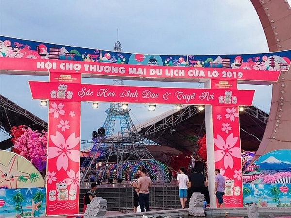 thich thu ngam tuyet roi trong sac hoa anh dao o nghe an