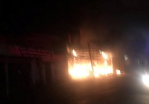 Lửa thiêu rụi cửa hàng điện máy tại Hải Phòng