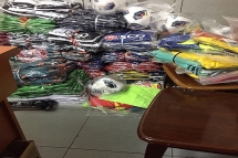 Phát hiện hàng trăm bộ quần áo thể thao không rõ nguồn gốc tại Hà Nội