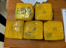Khởi tố 3 đối tượng vận chuyển 5kg ma túy đá về Hà Nội tiêu thụ