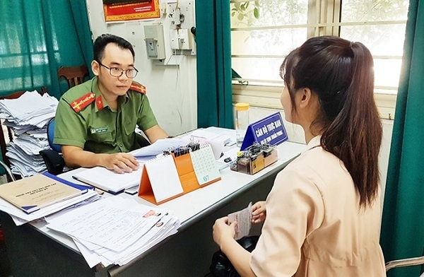 khi can bo ho so nghiep vu bat toi pham truy na