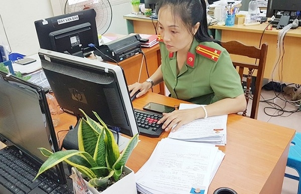 khi can bo ho so nghiep vu bat toi pham truy na