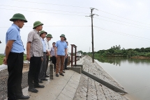 quoc oai ha noi lu tren song tich dang o muc bao dong