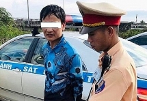 CSGT TP Hà Nội chặn đối tượng trên đường mang ma túy về sử dụng