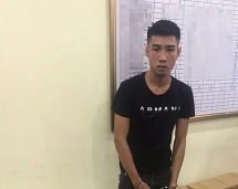 Khởi tố đối tượng mang 2.460 bao thuốc lá ngoại nhập lậu đi bán