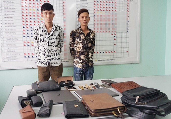 nem vo kinh o to trom cap hang tram trieu dong