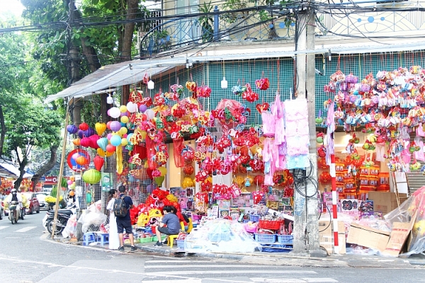 pho hang ma mang khong khi trung thu den som