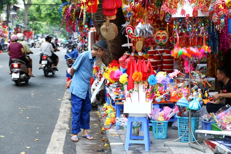 pho hang ma mang khong khi trung thu den som