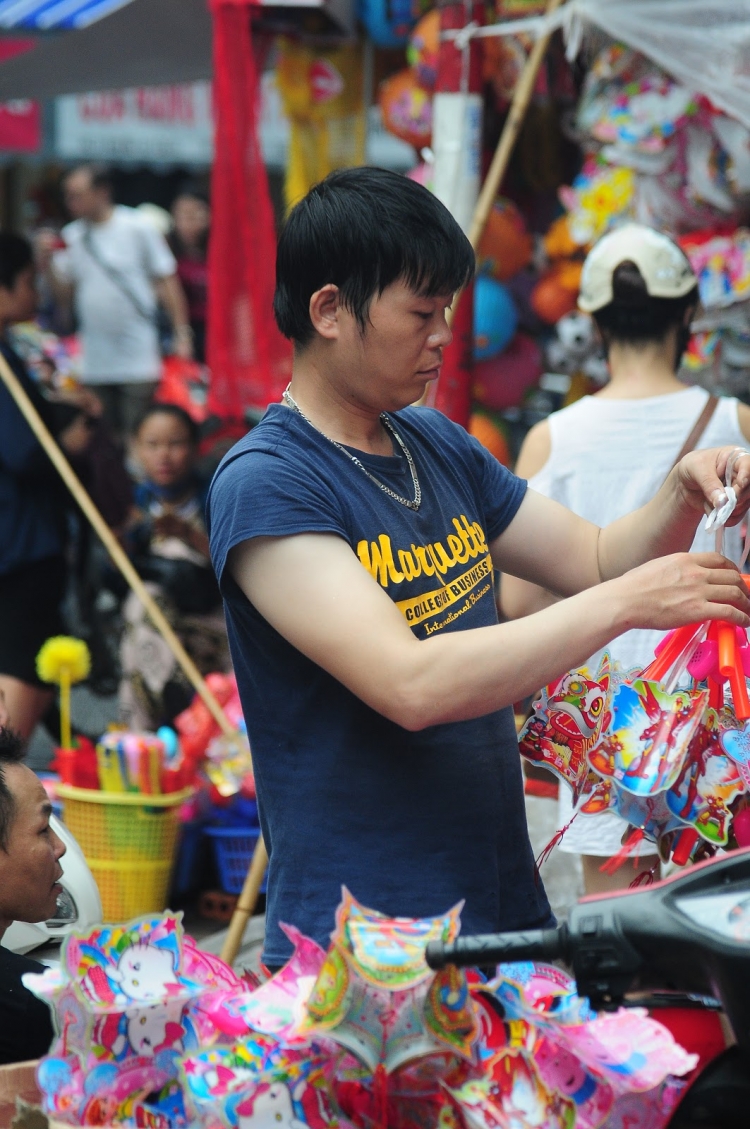 pho hang ma mang khong khi trung thu den som