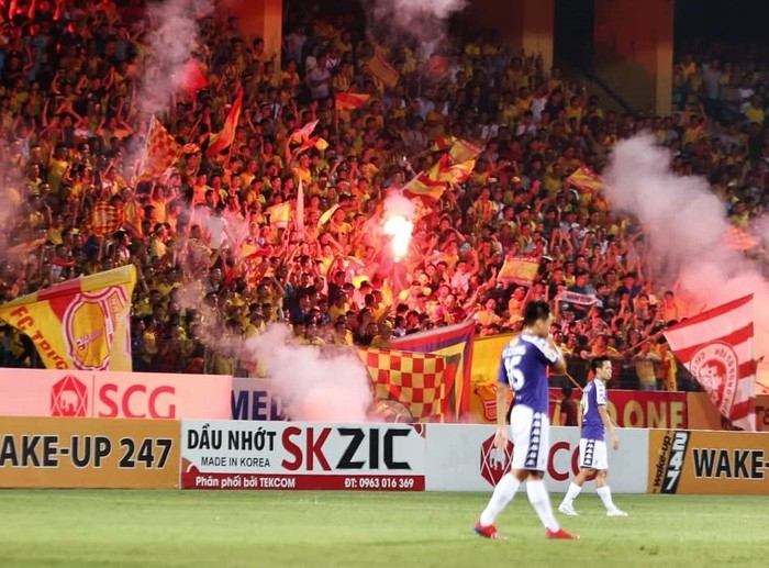 Khởi tố điều tra vụ đốt pháo sáng ở SVĐ Hàng Đẫy khiến 1 cổ động viên nữ bị thương