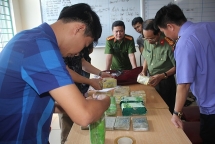 Hòa Bình: Bắt 4 đối tượng mang 10kg ma túy và 4 bánh heroin