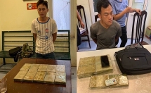 Bắt hai gã trai "xách" 20 bánh heroin đi tiêu thụ