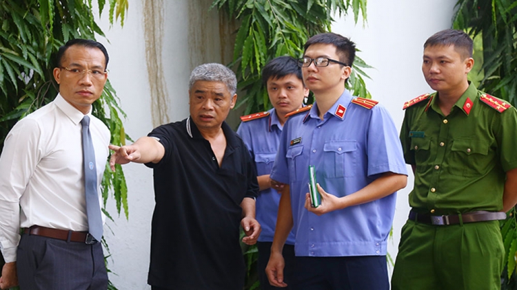 Khởi tố cô giáo chủ nhiệm vụ trẻ lớp 1 trường Gateway tử vong trên xe buýt đưa đón