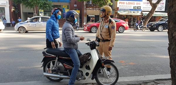 csgt ha noi ra quan xu ly vi pham tai dia ban pho co