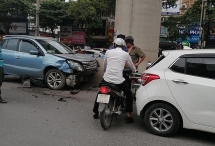 ha noi o to gay tai nan lien hoan tren duong ho tung mau