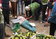 Hưng Yên: To tiếng cãi vã, tiểu thương rút dao chém khách