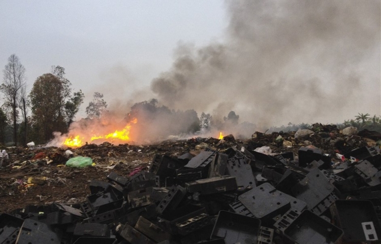 Bắc Ninh không ngừng đốt rác, người Hà Nội “hứng đủ”