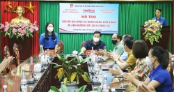 trao 200 suat qua cho cac ho gia dinh co hoan canh kho khan tren dia ban quan hoang mai