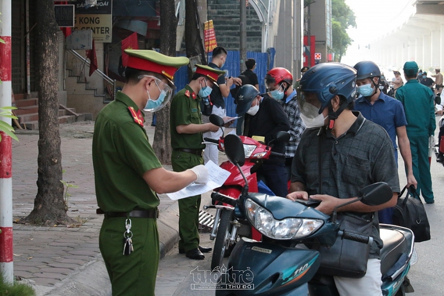 Thông tin trên giấy đi đường, chứng minh thư hoặc căn cước sẽ được kiểm tra kỹ