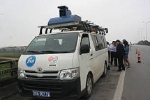 Chiếc xe phân tích vết nứt, ổ gà trên mặt đường Việt Nam