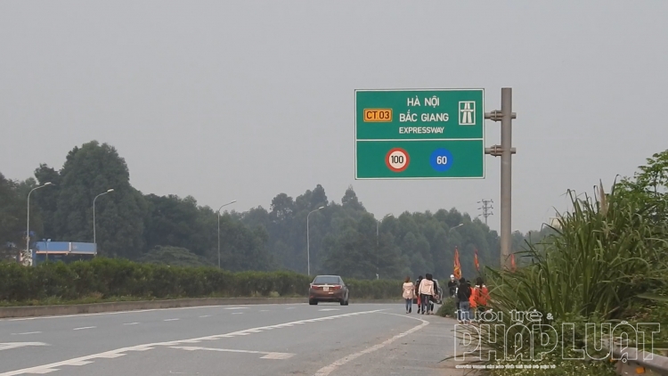 Tổng cục Đường bộ Việt Nam chỉ đạo khẩn trương rà soát việc lắp đặt rào chắn đường cao tốc Hà Nội – Bắc Giang