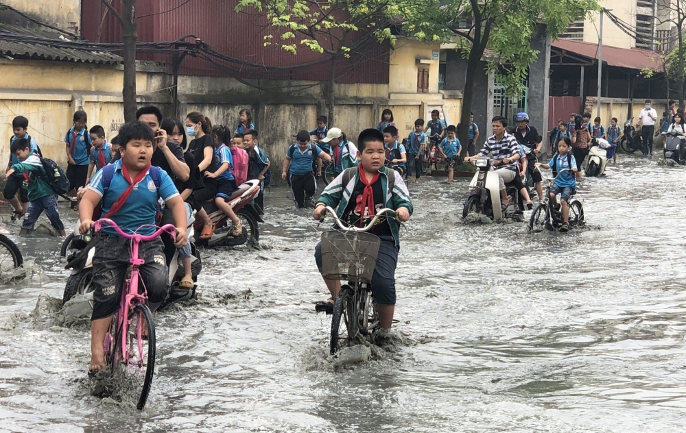 Bắc Ninh: Hơn nghìn học sinh phải tạm nghỉ học vì doanh nghiệp xả nước thải
