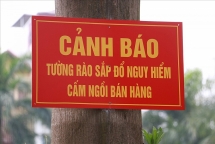 ha noi muu sinh ngay duoi chan buc tuong sap do sap