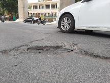 Những nguy hiểm rình rập người đi đường tại dự án đường sắt tuyến Metro Nhổn - Ga Hà Nội