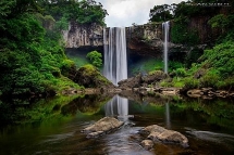 Băng rừng khám phá thác Hang Én ở Tây Nguyên