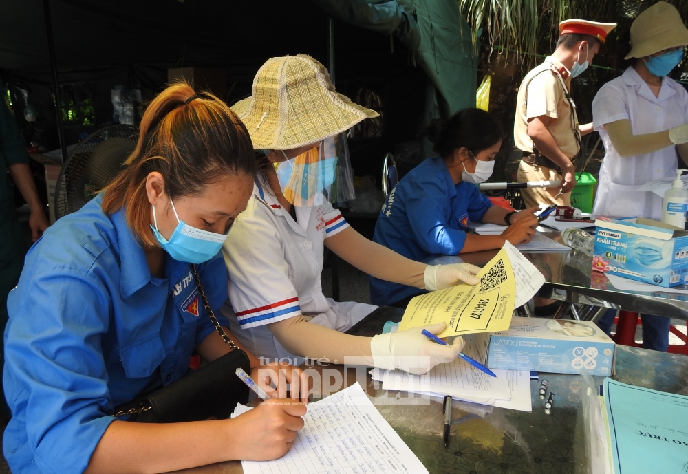 Lào Cai - Hà Nội: Nhiều phương tiện phải quay đầu vì chưa có giấy chứng nhận “luồng xanh”