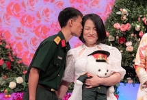 Chàng trung úy chưa một lần nắm tay con gái, vừa hẹn hò vừa... ra điều lệnh