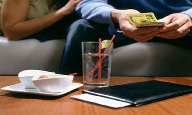 co nen tiep tuc khi ban trai do lo nuoc mam dem cu dua hanh