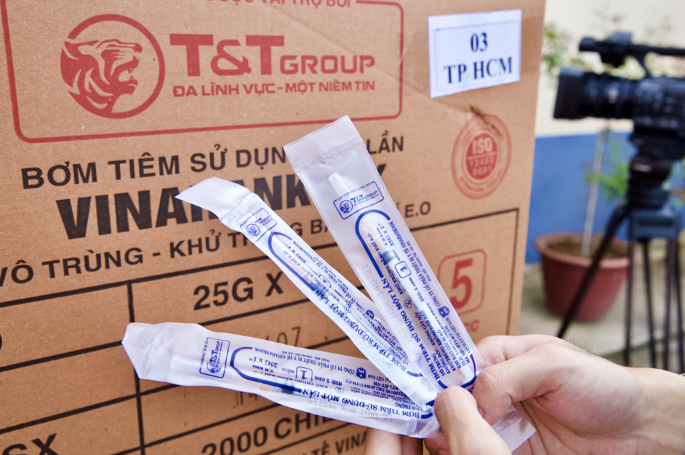 T&T Group bàn giao 8,5 triệu bộ bơm kim tiêm cho Bộ Y tế