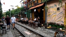 Hà Nội: Nên giữ lại hay giải tán cafe đường tàu, cần một giải pháp hài hòa
