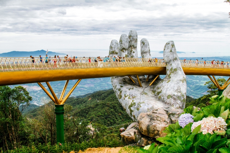 da nang ba na hills cung kien truc thu hut hang trieu khach du lich