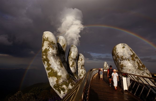 da nang ba na hills cung kien truc thu hut hang trieu khach du lich