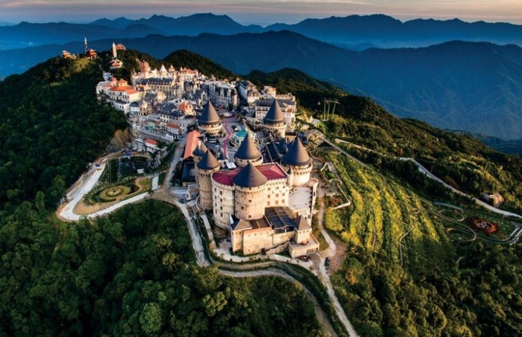 da nang ba na hills cung kien truc thu hut hang trieu khach du lich