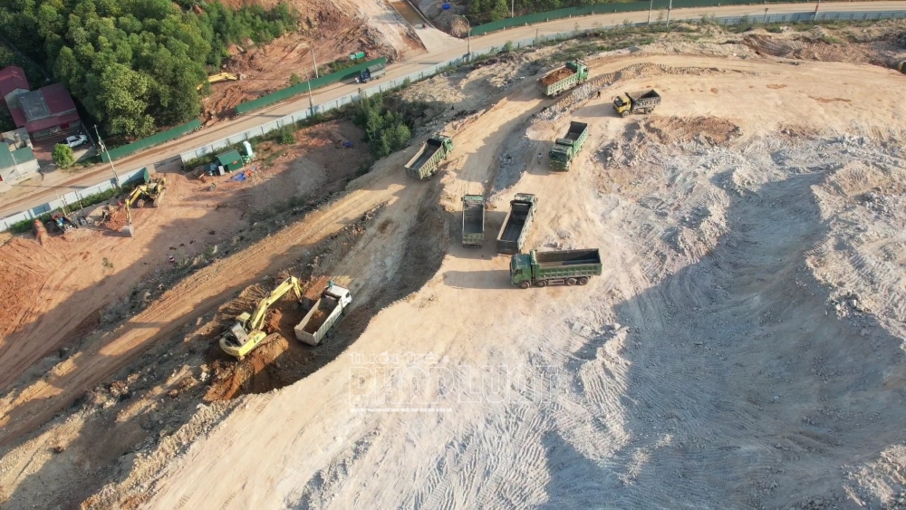 Bắc Giang: Chỉ đạo xử lý nghiêm đoàn xe tải “ăn đất” tại dự án sân golf Việt Yên