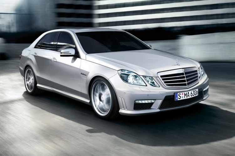 Mercedes - Benz triệu hồi gần 750.000 xe vì nguy cơ “rụng” cửa sổ trời