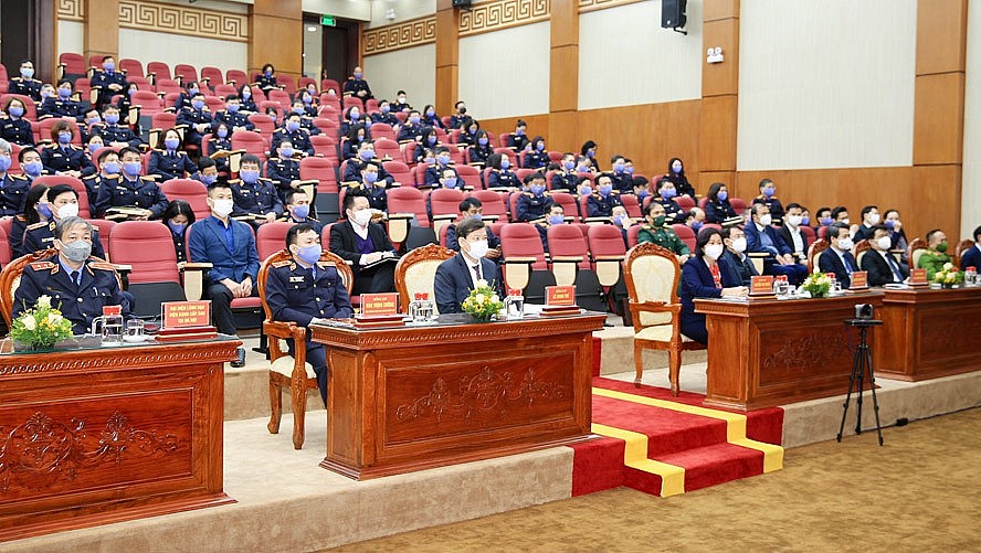 Các đồng chí lãnh đạo Viện Kiểm sát nhân dân Tối cao, thành phố Hà Nội dự hội nghị.