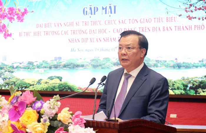 Bí thư Thành ủy Hà Nội Đinh Tiến Dũng phát biểu tại buổi gặp mặt