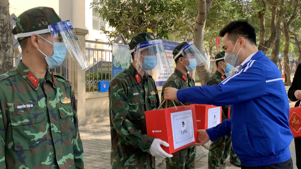 Tuổi trẻ Thủ đô động viên các chiến sĩ bộ đội, công an nhân dịp Tết Nguyên đán 2022