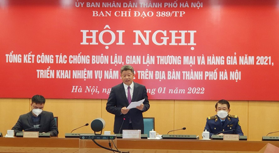 Phó Chủ tịch UBND thành phố Nguyễn Mạnh Quyền phát biểu tại hội nghị.