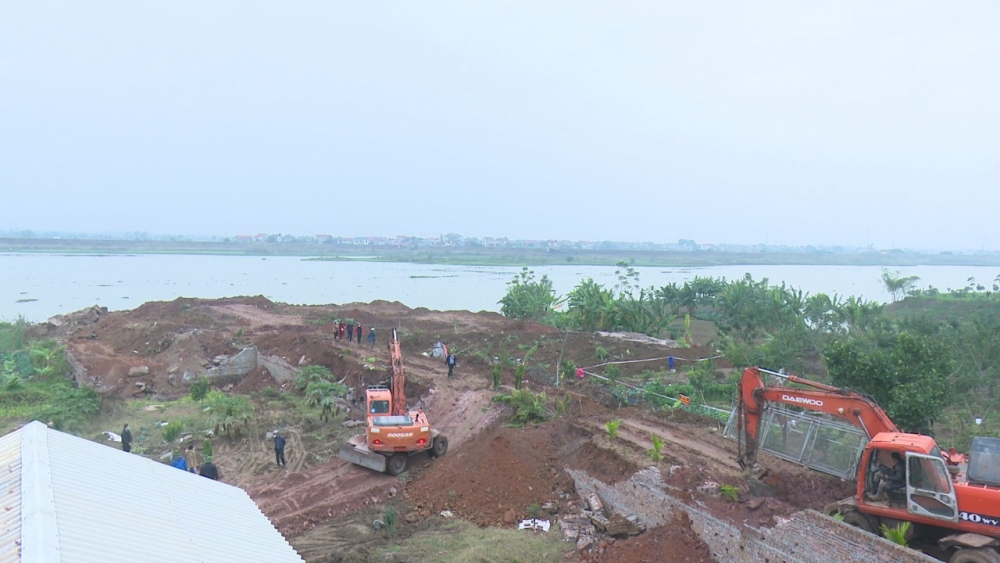 Bắc Giang: Hộ dân ngang nhiên lấn chiếm lòng sông đã bị cưỡng chế