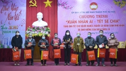 Mang Tết về với các gia đình khó khăn huyện Thường Tín