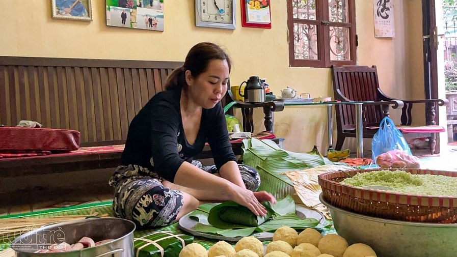 Gói truyền thống trong chiếc bánh chưng ngày Tết