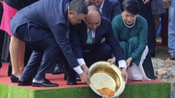 chu tich nuoc va phu nhan cung kieu bao tha ca tien ong tao dang huong tai dien kinh thien