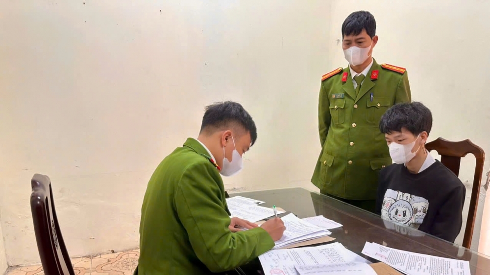 Vận động thành công đối tượng truy nã từ Campuchia về Việt Nam đầu thú