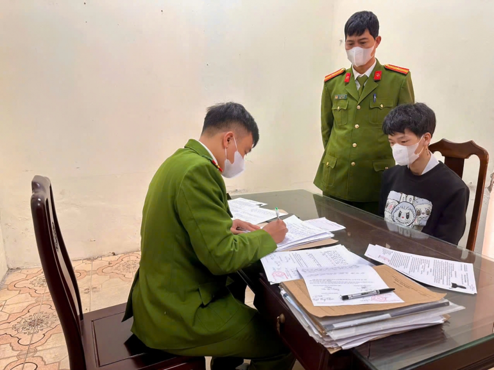 Vận động thành công đối tượng truy nã từ Campuchia về Việt Nam đầu thú